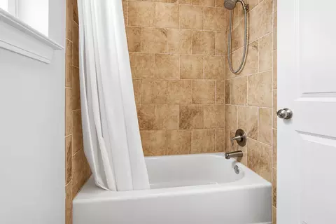 Bath - 331 Brushed Dunes Cir, Freeport, FL 32439 photo 6 of 9