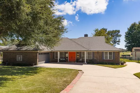 136 Country Club Rd, Shalimar, FL 32579