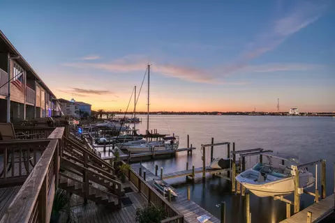 202 Snug Harbour Dr #202, Shalimar, FL 32579