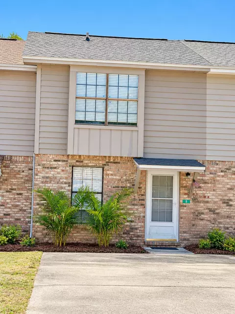 412 NW Sea Rover Ln #B, Fort Walton Beach, FL 32548
