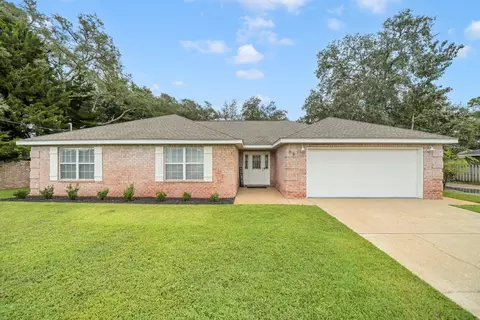 98 Point Comfort Rd, Mary Esther, FL 32569