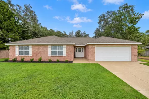 98 Point Comfort Rd, Mary Esther, FL 32569