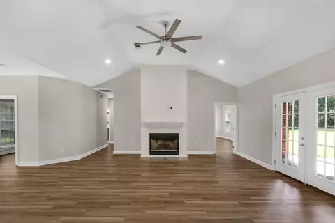 Living - 3161 Haylee Ln, Crestview, FL 32539 photo 2 of 5