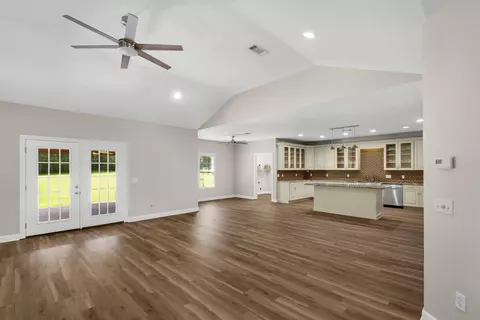 Living - 3161 Haylee Ln, Crestview, FL 32539 photo 3 of 5