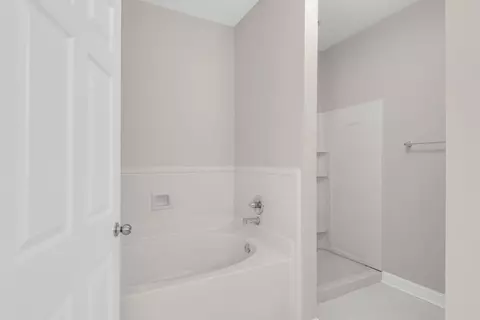 Bath - 3161 Haylee Ln, Crestview, FL 32539 photo 3 of 6
