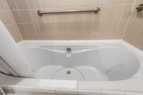 Bath - 115 Windancer Ln, Miramar Beach, FL 32550 photo 8 of 10