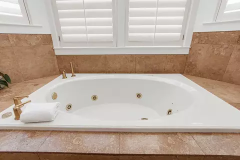 Bath - 115 Windancer Ln, Miramar Beach, FL 32550 photo 3 of 10