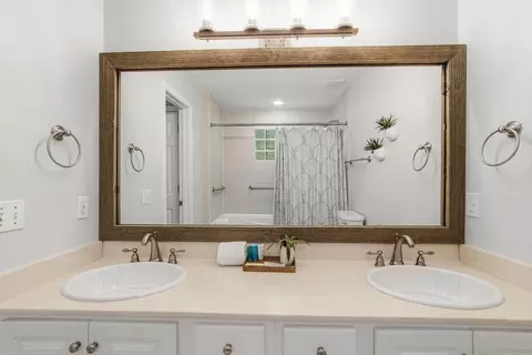 Bath - 115 Windancer Ln, Miramar Beach, FL 32550 photo 7 of 10