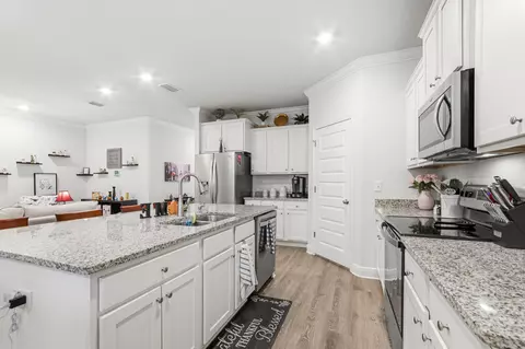 Kitchen - 60 Dusky Way, Freeport, FL 32439 photo 3 of 4