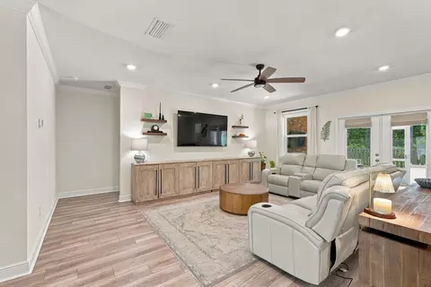 Living - 253 Picnic Pl, Freeport, FL 32439 photo 1 of 4