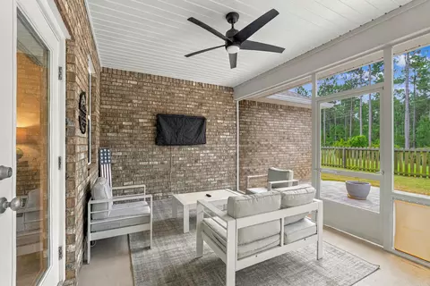 Exterior - 253 Picnic Pl, Freeport, FL 32439 photo 4 of 18