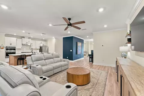 Living - 253 Picnic Pl, Freeport, FL 32439 photo 3 of 4