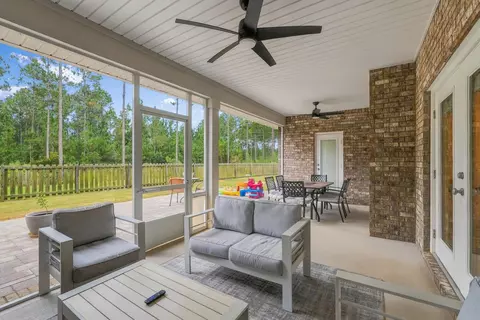 Exterior - 253 Picnic Pl, Freeport, FL 32439 photo 5 of 18