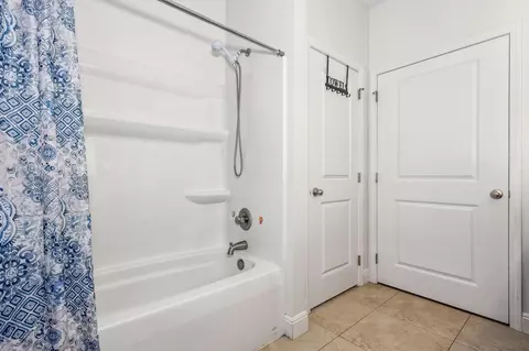 Bath - 4569 Hermosa Rd, Crestview, FL 32539 photo 4 of 4