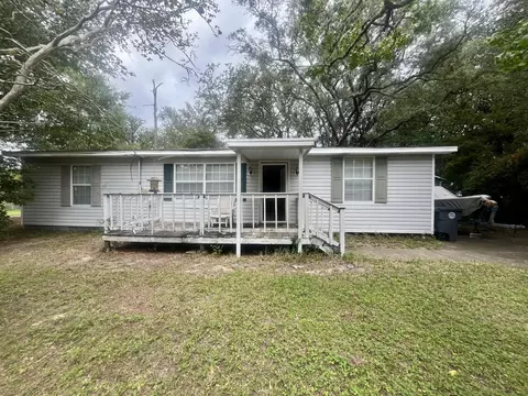 312 Hillcrest Ave, Valparaiso, FL 32580