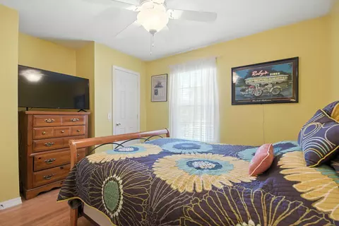 Bedroom - 4237 Melton Rd, Milton, FL 32583 photo 7 of 9