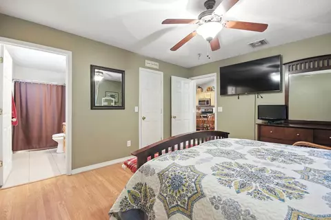 Bedroom - 4237 Melton Rd, Milton, FL 32583 photo 4 of 9