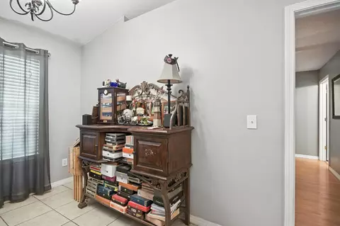Entry Way - 4237 Melton Rd, Milton, FL 32583 photo 3 of 3