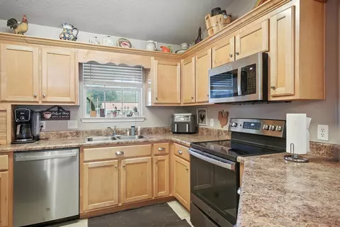 Kitchen - 4237 Melton Rd, Milton, FL 32583 photo 4 of 8