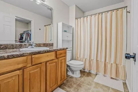 Bath - 327 Lakeview Dr, Crestview, FL 32536 photo 2 of 4
