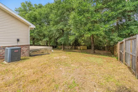 Exterior - 327 Lakeview Dr, Crestview, FL 32536 photo 5 of 9