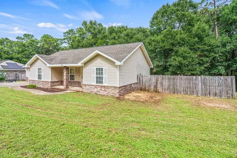 Exterior - 327 Lakeview Dr, Crestview, FL 32536 photo 3 of 9