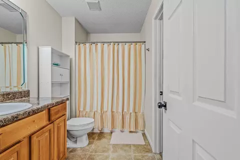 Bath - 327 Lakeview Dr, Crestview, FL 32536 photo 1 of 4