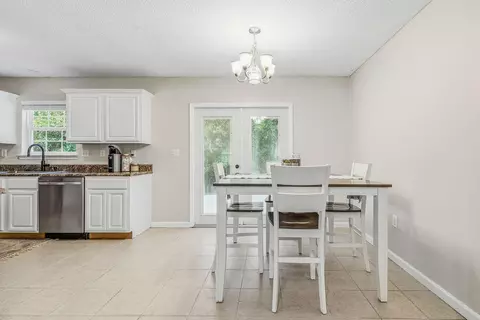 Dining - 327 Lakeview Dr, Crestview, FL 32536 photo 2 of 3