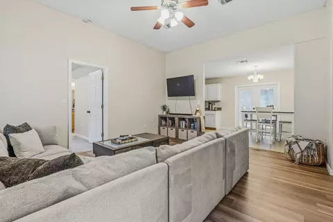 Entry Way - 327 Lakeview Dr, Crestview, FL 32536 photo 1 of 3