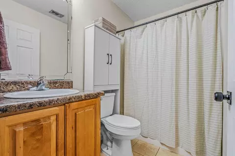Bath - 327 Lakeview Dr, Crestview, FL 32536 photo 3 of 4