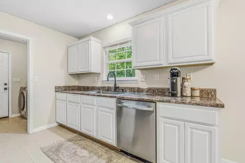 Kitchen - 327 Lakeview Dr, Crestview, FL 32536 photo 3 of 3