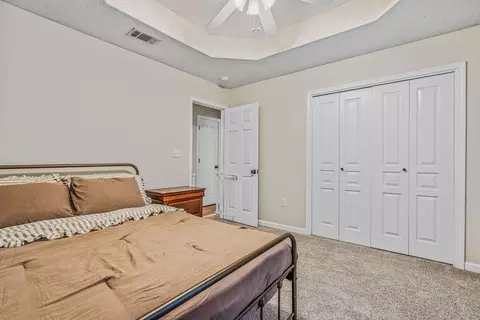 Bedroom - 327 Lakeview Dr, Crestview, FL 32536 photo 4 of 5