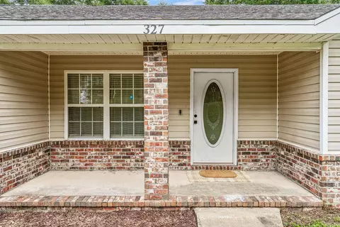 Exterior - 327 Lakeview Dr, Crestview, FL 32536 photo 4 of 9