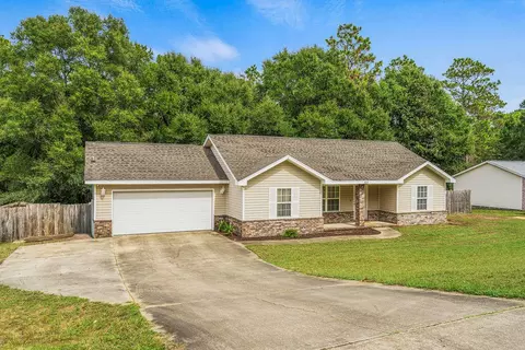 Exterior - 327 Lakeview Dr, Crestview, FL 32536 photo 1 of 9