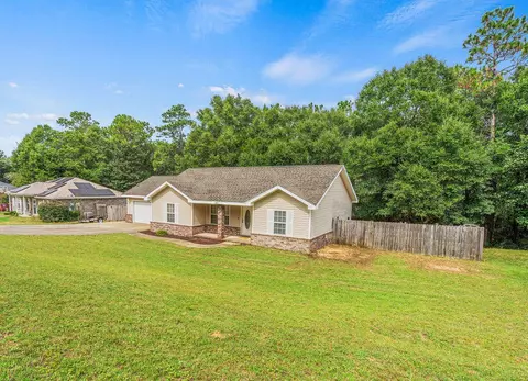 Exterior - 327 Lakeview Dr, Crestview, FL 32536 photo 2 of 9