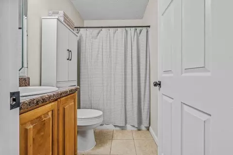 Bath - 327 Lakeview Dr, Crestview, FL 32536 photo 4 of 4