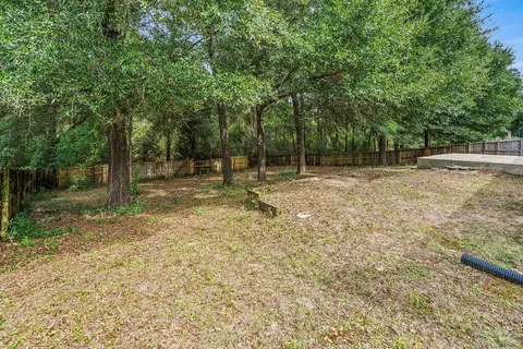 Exterior - 327 Lakeview Dr, Crestview, FL 32536 photo 7 of 9