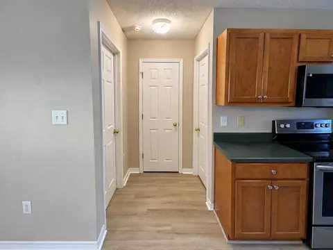 Entry Way - 4172 Big Buck Trl, Crestview, FL 32539 photo 1 of 3