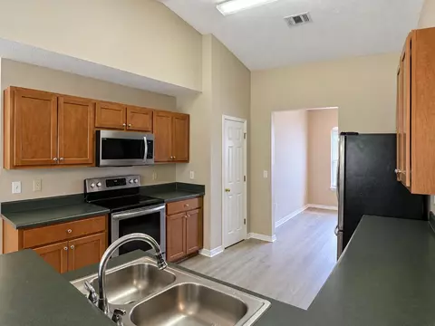 Kitchen - 4172 Big Buck Trl, Crestview, FL 32539 photo 4 of 5