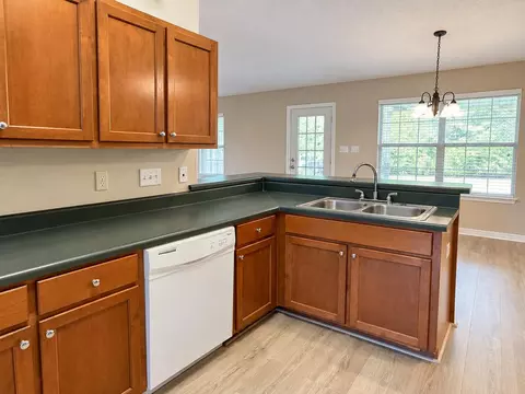 Kitchen - 4172 Big Buck Trl, Crestview, FL 32539 photo 5 of 5