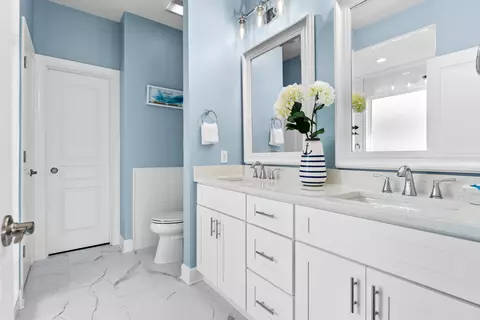 Bath - 4491 Ocean View Dr, Destin, FL 32541 photo 2 of 4