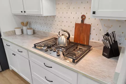 Kitchen - 708 Forest St, Destin, FL 32541 photo 8 of 9
