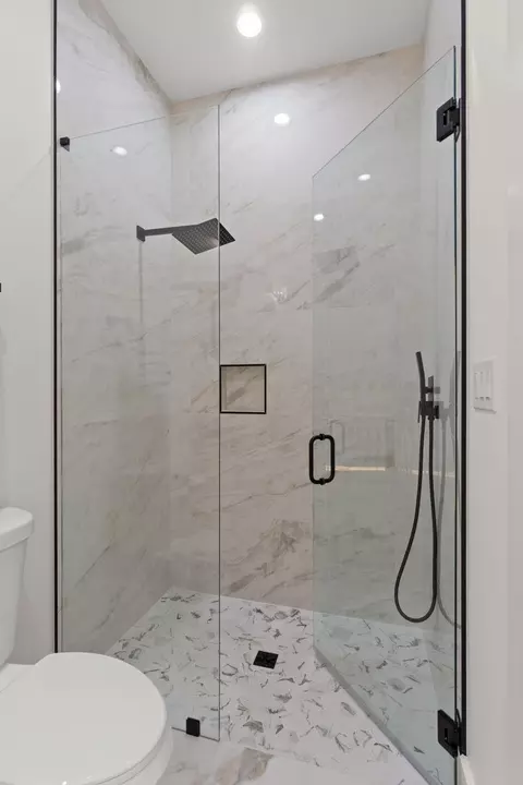 Bath - 708 Forest St, Destin, FL 32541 photo 2 of 11