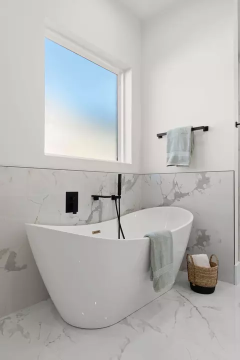Bath - 708 Forest St, Destin, FL 32541 photo 6 of 11