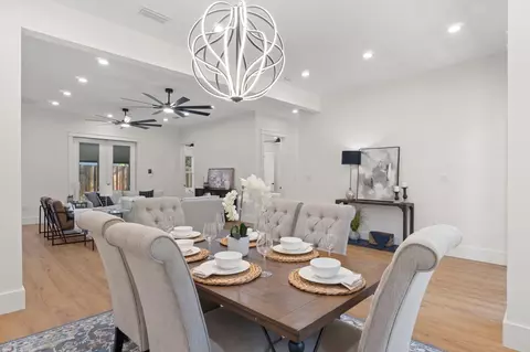 Dining - 708 Forest St, Destin, FL 32541 photo 3 of 4