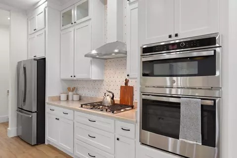 Kitchen - 708 Forest St, Destin, FL 32541 photo 5 of 9