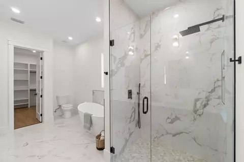 Bath - 708 Forest St, Destin, FL 32541 photo 9 of 11
