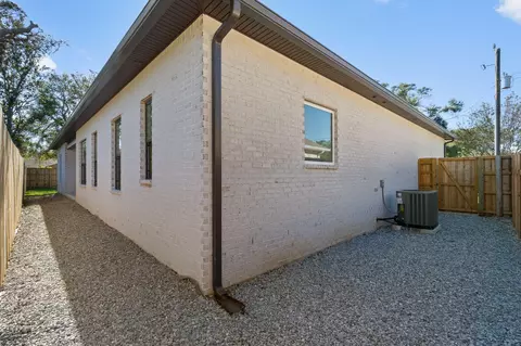 Exterior - 708 Forest St, Destin, FL 32541 photo 6 of 8