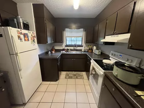 Kitchen - 301 Springwood Cir, Crestview, FL 32536 photo 2 of 3