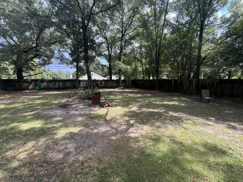 Exterior - 301 Springwood Cir, Crestview, FL 32536 photo 6 of 10